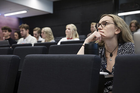Studenter i föreläsningssal