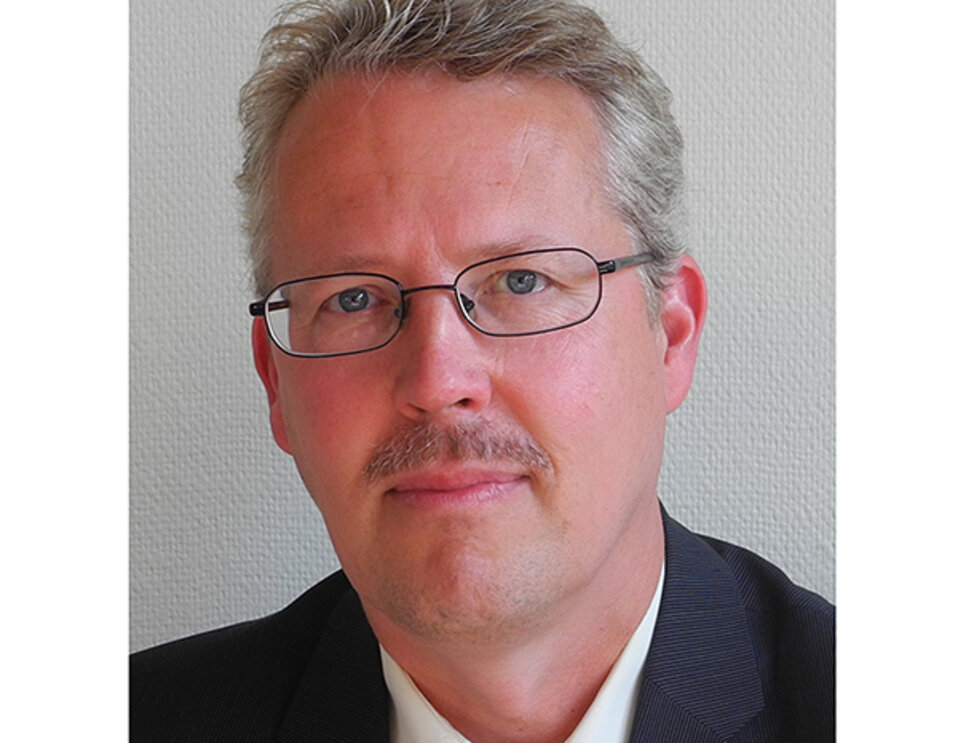 Erik J Olsson