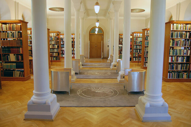 Carolinasalen, biblioteket