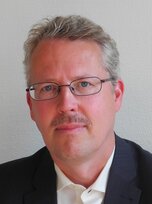 Erik J Olsson