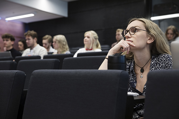 Studenter i föreläsningssal